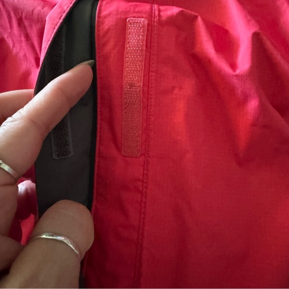 The North Face lightweight raining windbreaker S jacket running hooded pockets - Picture 5 of 8